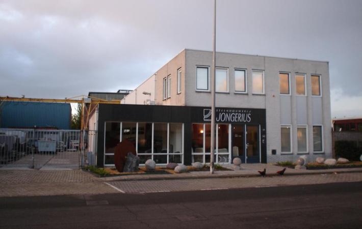 Showroom grafstenen en grafmonumenten Steenhouwerij Jongerius