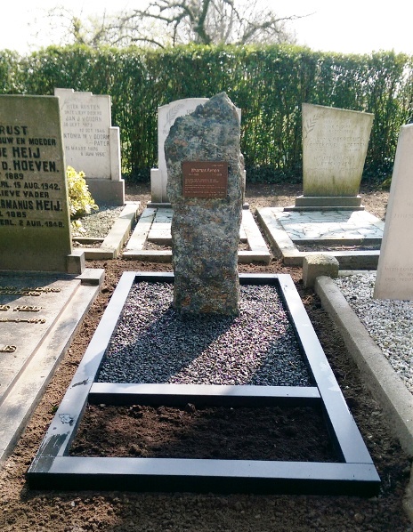 natuur ruwe grafsteen natuurlijke grafsteen